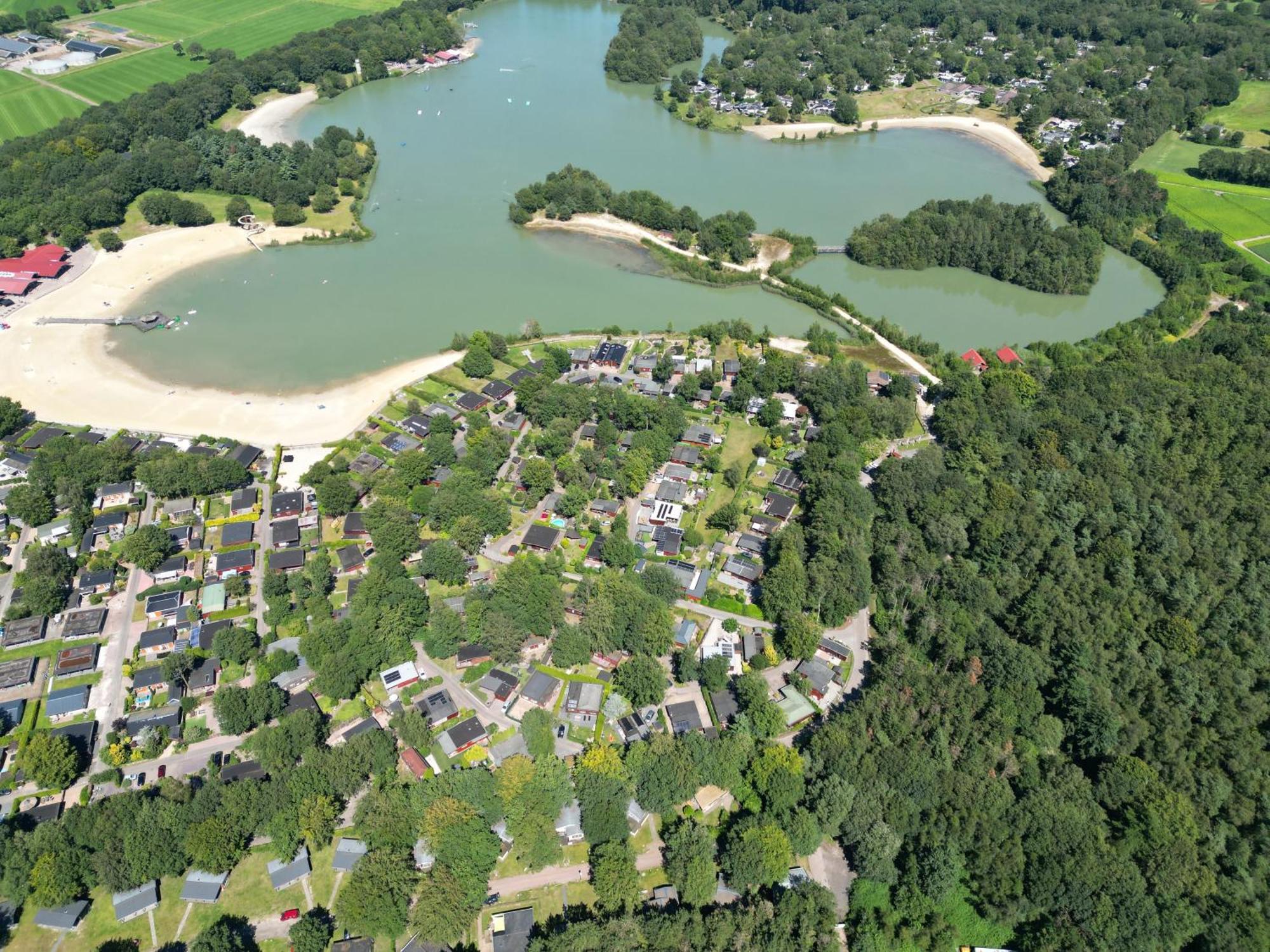 Gezellig Chalet Met 2 Slaapkamers En Zicht Op Het Water Erm المظهر الخارجي الصورة